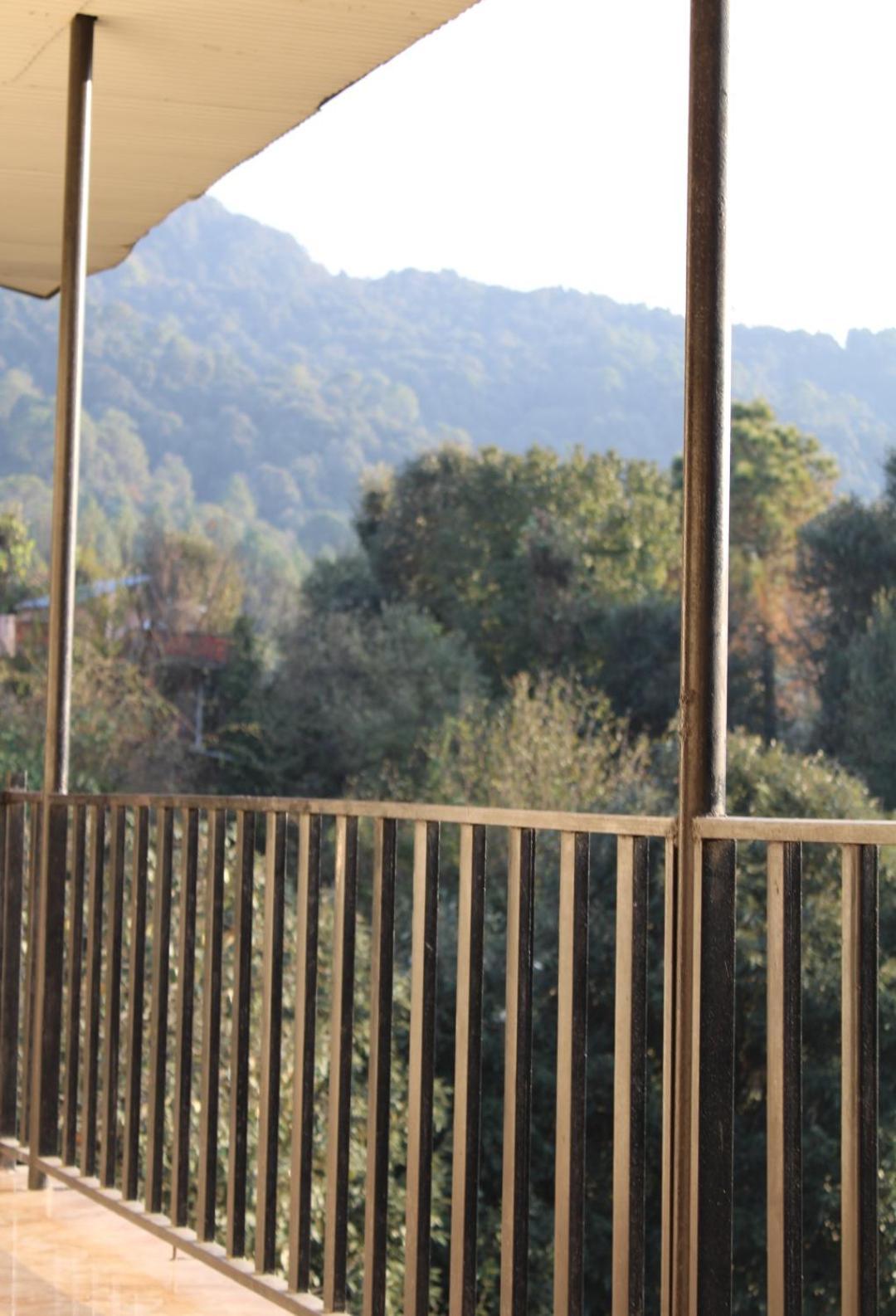 Oak Wood Homestay Banikhet Dalhousie Εξωτερικό φωτογραφία