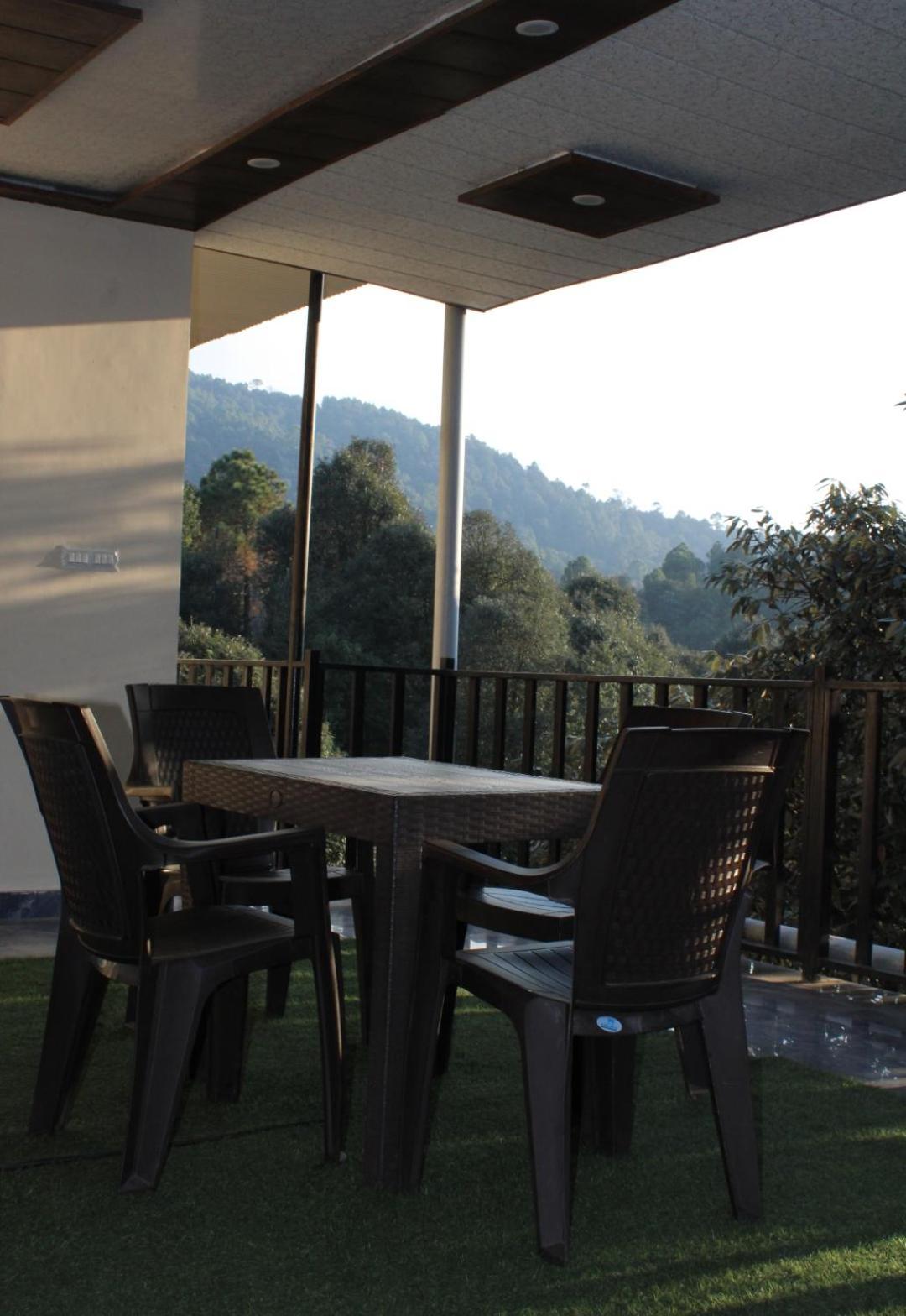 Oak Wood Homestay Banikhet Dalhousie Εξωτερικό φωτογραφία